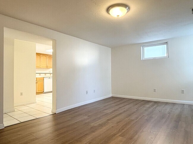 Foto del edificio - 2028 Sunnyside Ave S