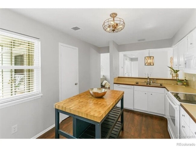 Foto del edificio - 7250 S Gaylord St