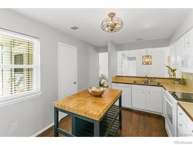 Building Photo - 7250 S Gaylord St