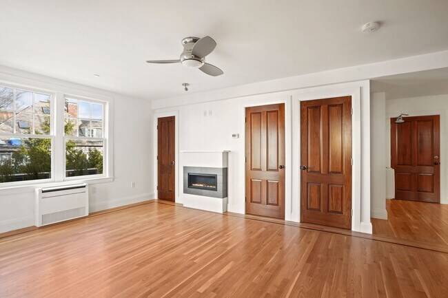 Foto del edificio - 165 Winthrop Rd