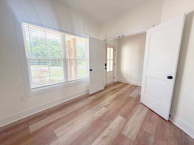 Foto del edificio - Luxury 3-Bedroom Home with Office, 2-Car Garage & Maintenance-Free Living