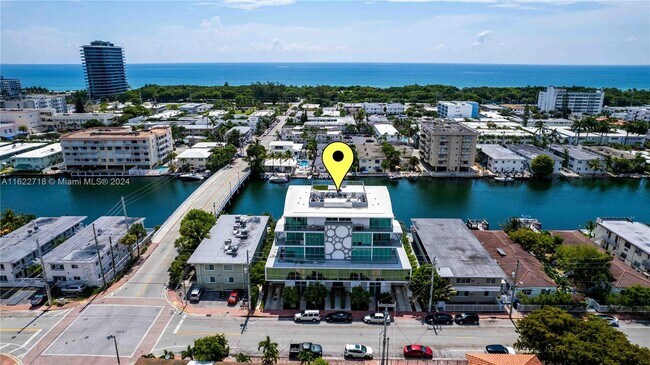 Foto del edificio - 8425 Crespi Blvd