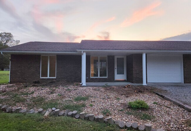 Foto del edificio - 5477 Country Club Rd