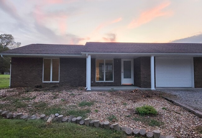 Building Photo - 5477 Country Club Rd