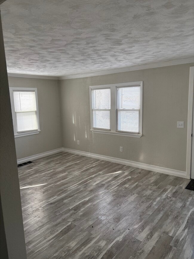 Building Photo - 601 Echo Rd