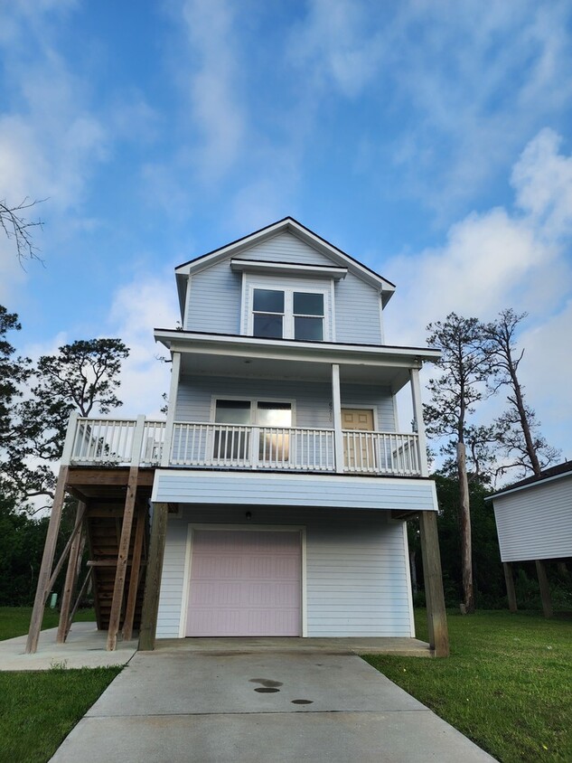 Primary Photo - 6210 Red Oak Dr