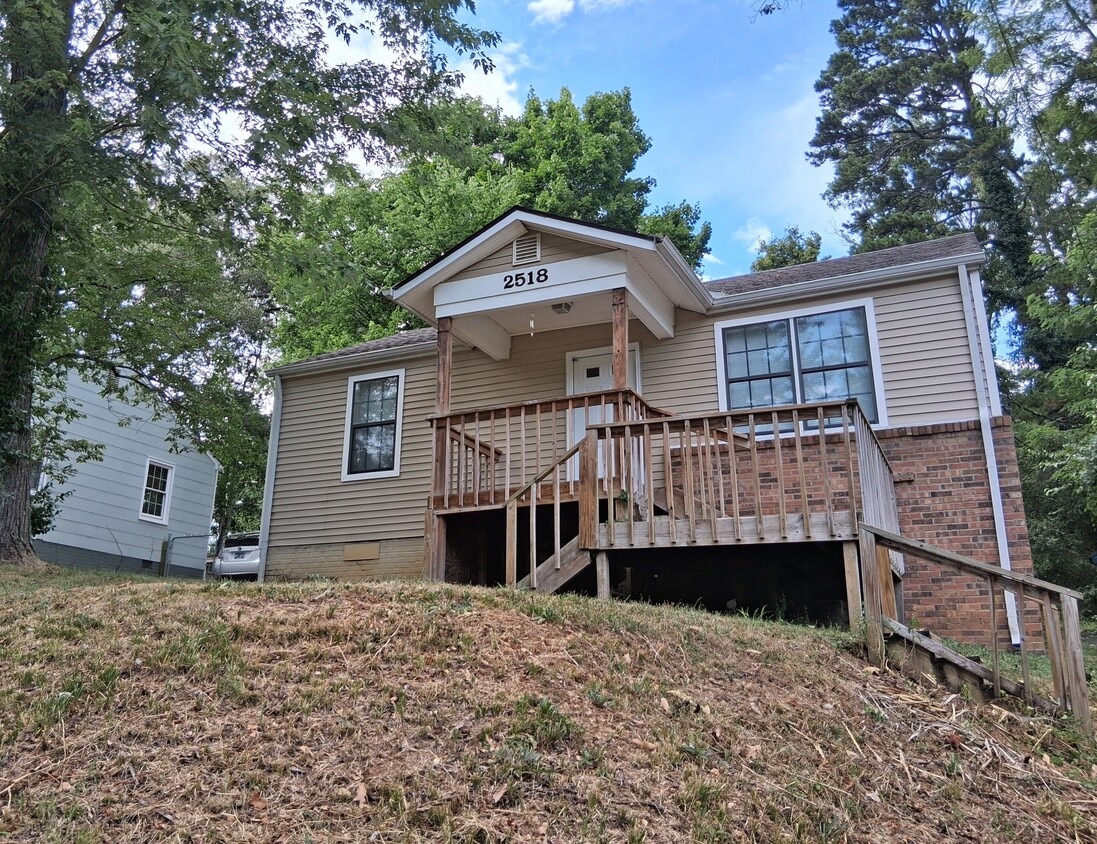 Primary Photo - 2518 Greenfield Ln