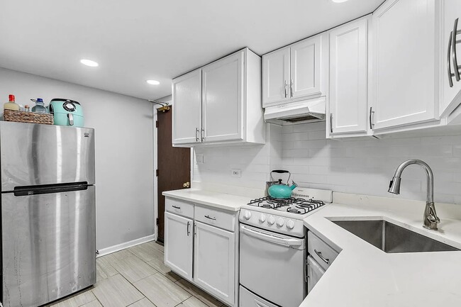 Building Photo - 5143 S Kenwood Ave