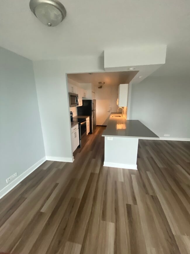 Building Photo - 1160 S Michigan Ave