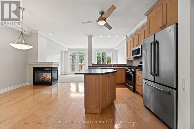 Building Photo - 224 Tawny Crescent