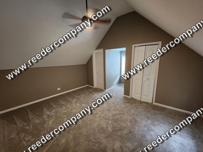 Foto del edificio - Spacious 2 bedroom 1 bath house near train station for easy commute.