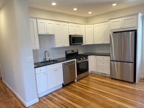 Building Photo - 172 Putnam Ave