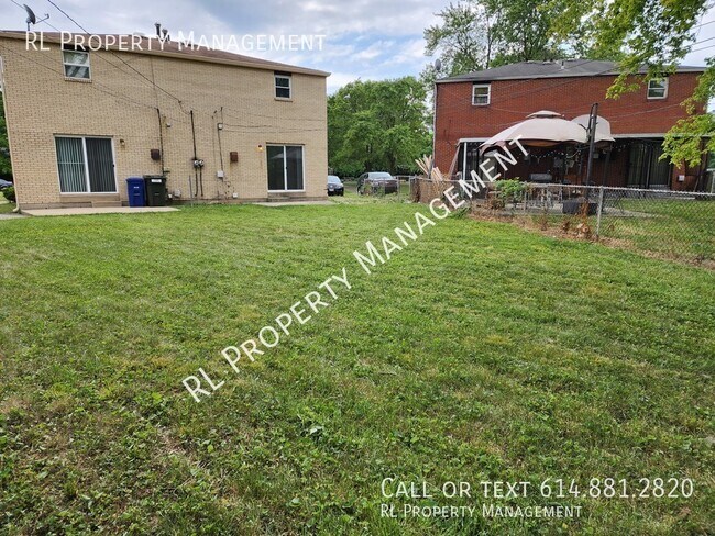 Foto del edificio - Spacious 3 bedroom 1.5 bathroom town home