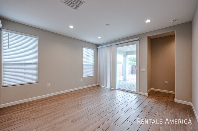 Building Photo - Gorgeous 3 bed/2 bath in Lucero at Estrell...