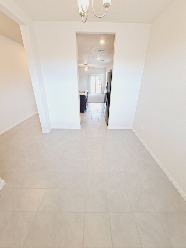 Foto del edificio - Beautiful 3 Bedroom 2 Bathroom located in Huning Ranch