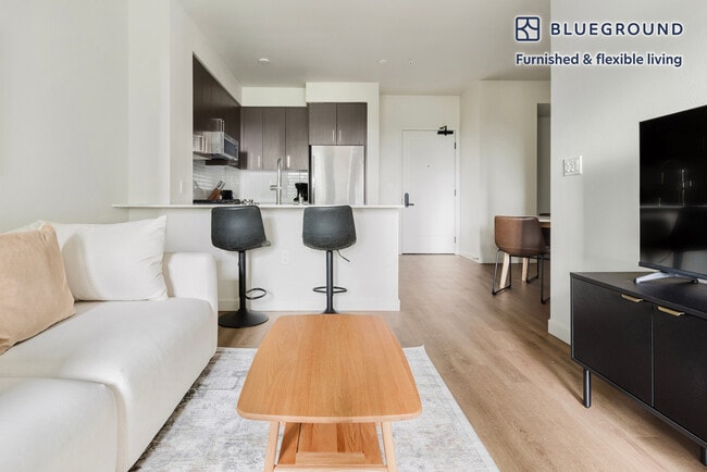 Building Photo - 2333 Calle Del Mundo