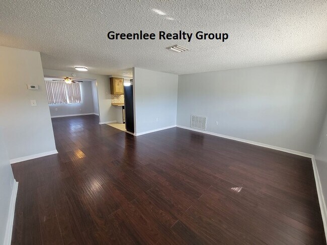 Building Photo - Beautiful Updated 2 Bed/1Bath Home in Port...