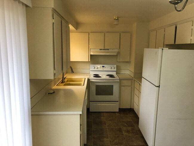 Foto del edificio - Large 3 Bed, 2 Bath Split Level Home in Newberg- Landscaping Included