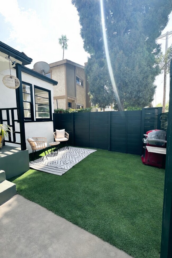 Jardín - 904 Victoria Ave