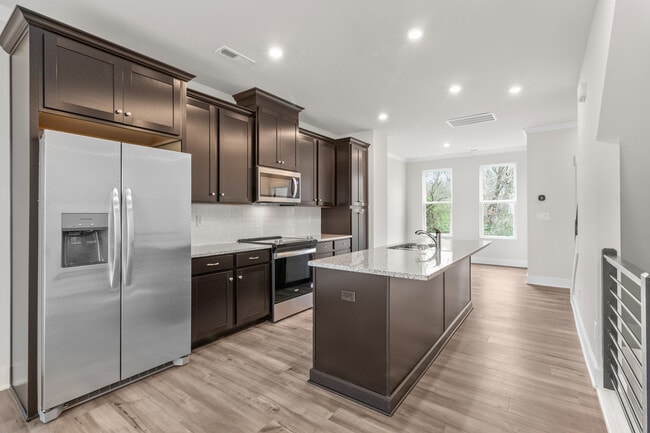 Kitchen - 1011 Kokomo Ln