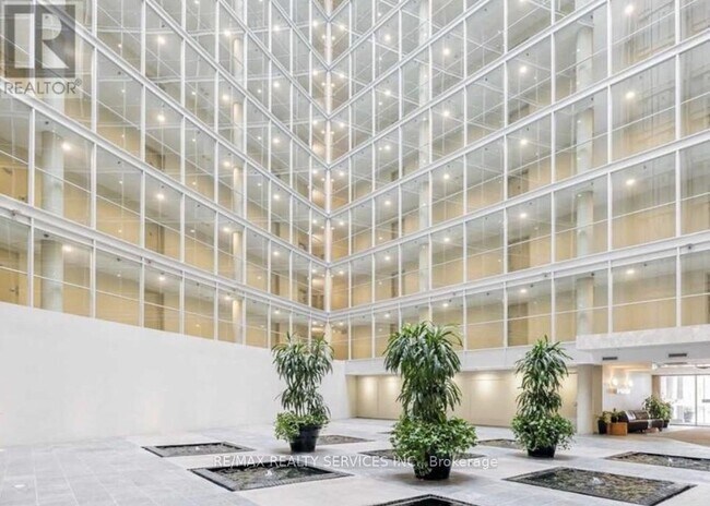 Photo du bâtiment - 650-650 Queens Quay W