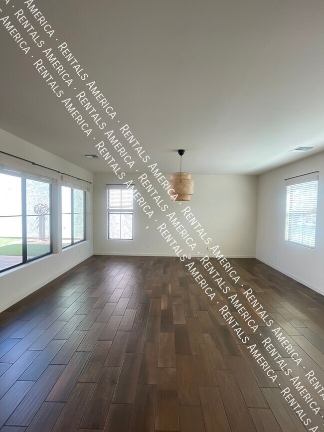 Building Photo - 10428 E Nopal Ave