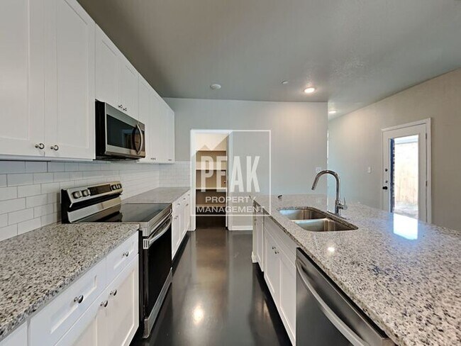 Building Photo - BRAND NEW Willow Crossing Townhomes for Re...