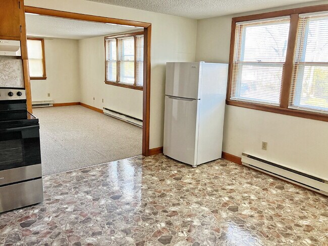 Building Photo - Available July 1st! - Cozy 1-Bedroom Gem in Quincy