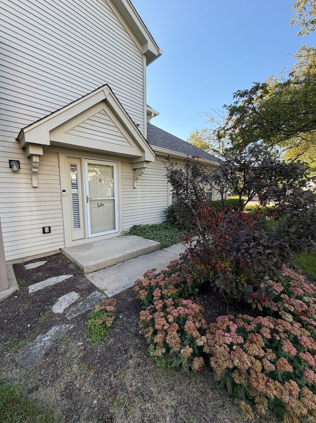 Building Photo - 1216 Tennyson Ln