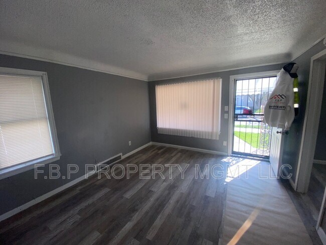 Foto del edificio - 8443 Pierson St