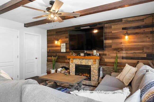 Foto del edificio - 174 Grove School Rd