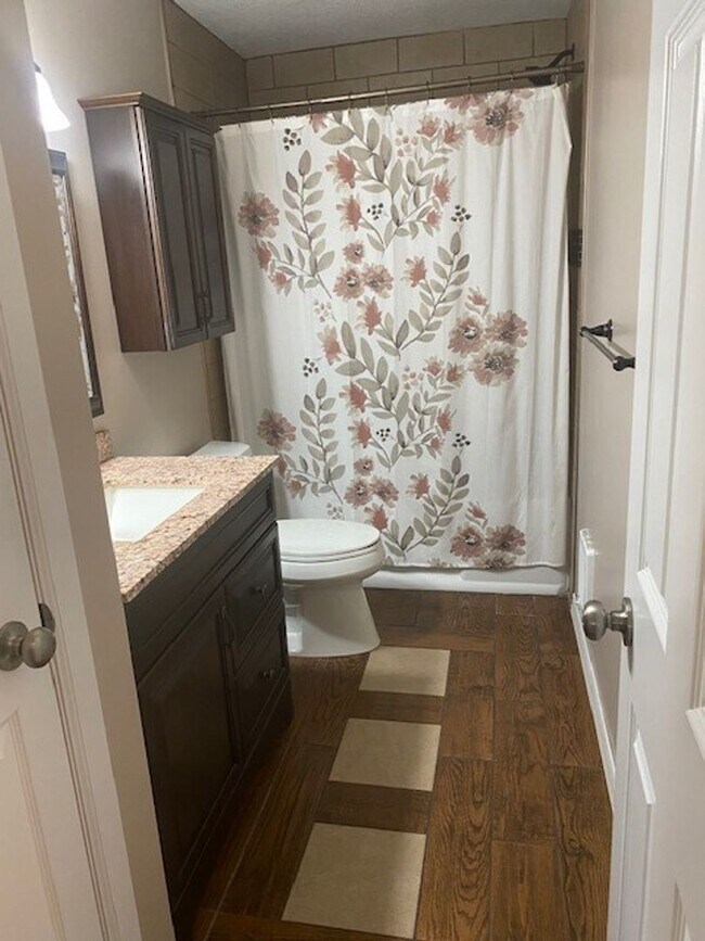 Foto del edificio - 4 Bedrooms, 2 Bathrooms Single Family Home...