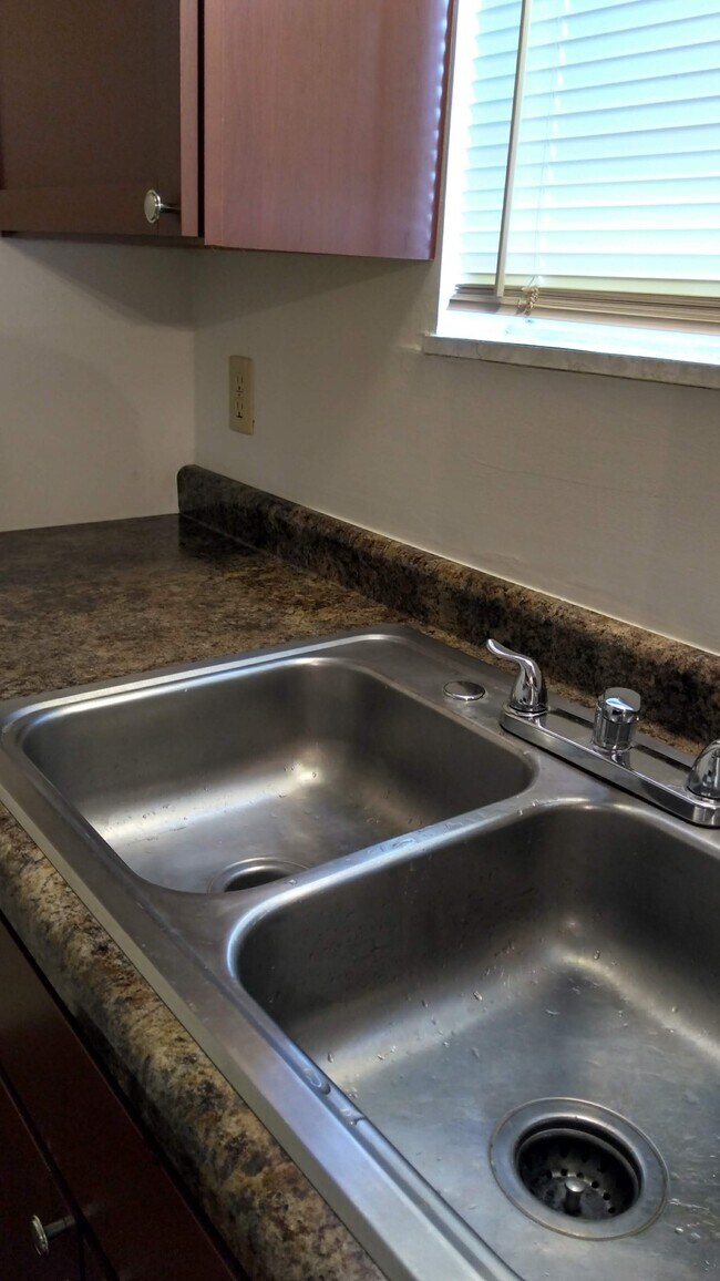 Kitchen - 8045 Pippin Rd