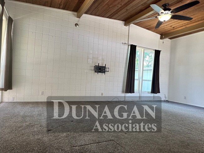 Foto del edificio - 3 bed 2 bath Country Club Division