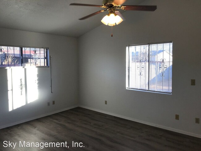 Building Photo - 2 br, 2.5 bath House - 614 1/2 Noble Place NE