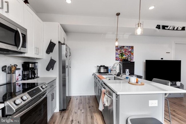 Photo - 304 Master St Apartment