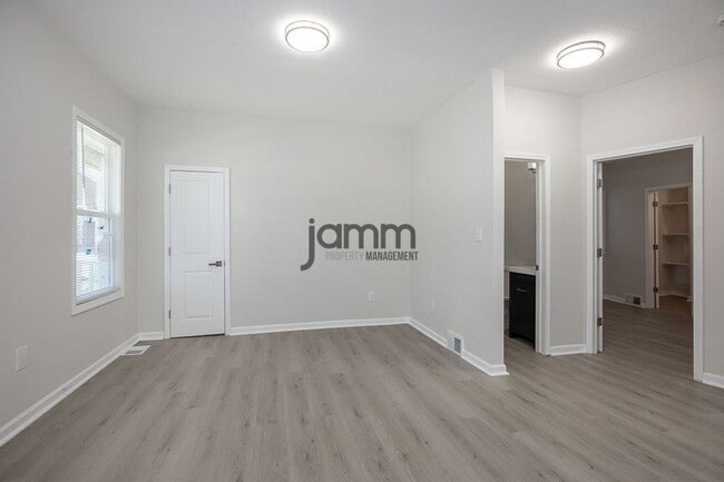 Building Photo - 4911 Tillman Ave