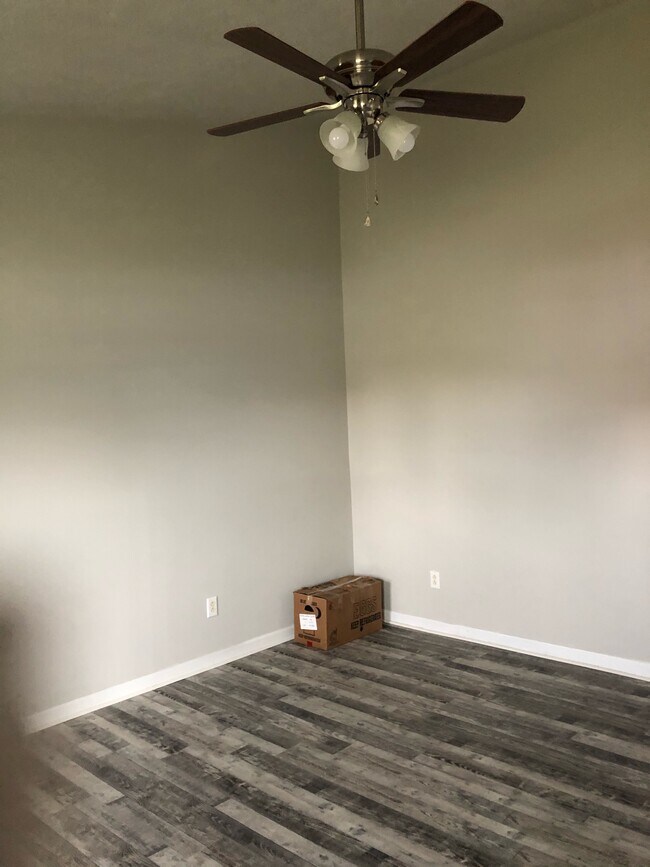 Foto del edificio - 430 Secretariat Dr