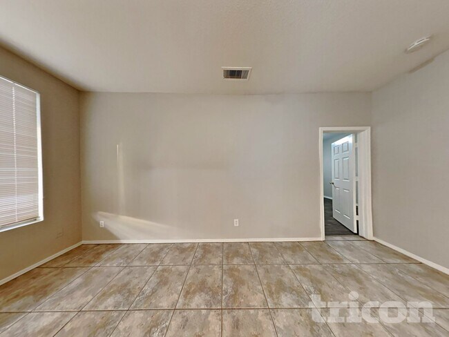 Foto del edificio - 6619 W Golden Ln