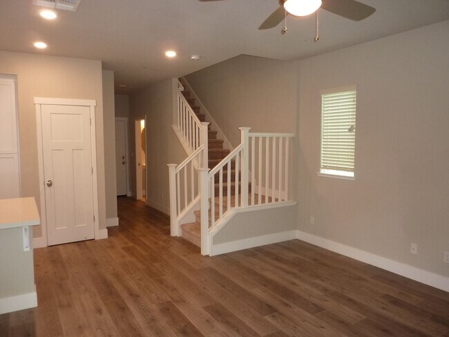 Foto del edificio - Spacious 3-Bed, 2.5-Bath Home in Tahoe Par...