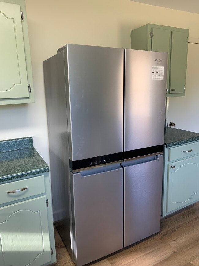 Building Photo - 611 Poplar St