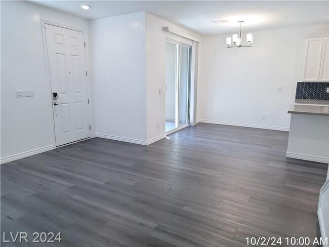 Building Photo - TOWNHOME IN GATED COMMUNITY AT SOUTH END O...