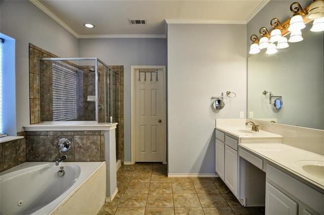 Building Photo - 9212 Regal Oaks Dr