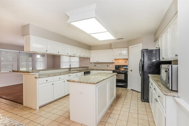 Building Photo - 14042 Hunters Glen