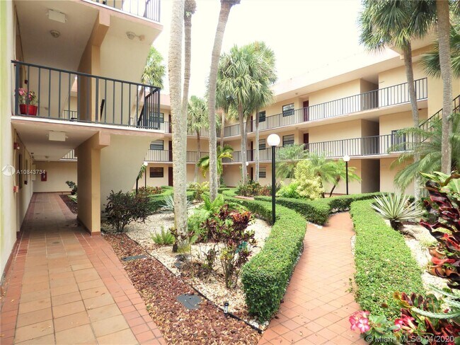 Foto del edificio - 10825 SW 112th Ave