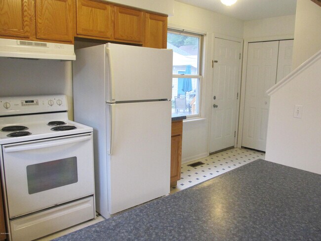 Building Photo - 1118 Parchmount Ave