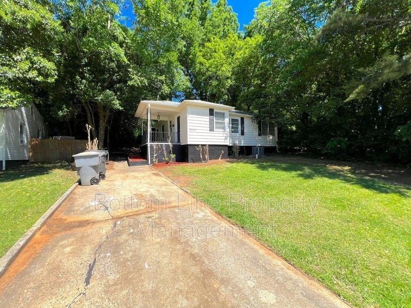 Primary Photo - 3141 Columbus Cir