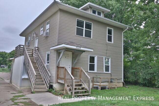 Foto del edificio - Great Upper level 1 Bedroom Apartment