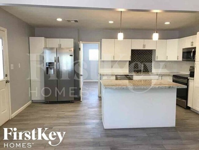 Foto del edificio - 2417 E Earll Dr