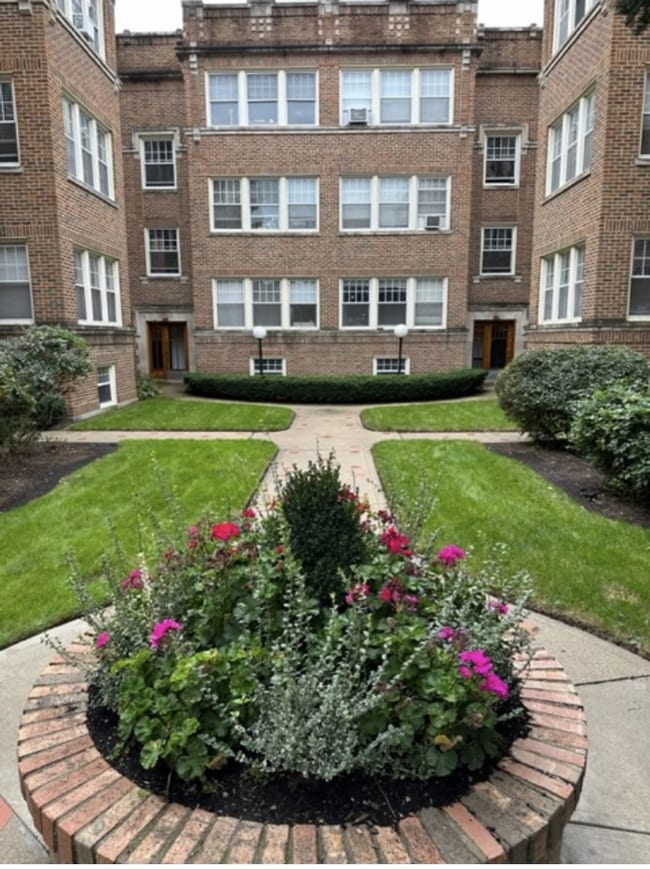 Building Photo - 5648 N Ridge Ave